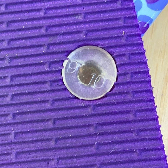 Vera Bradley Flip Flops, lilac tapestry. Women’s size large (9-10) - Picture 13 of 14